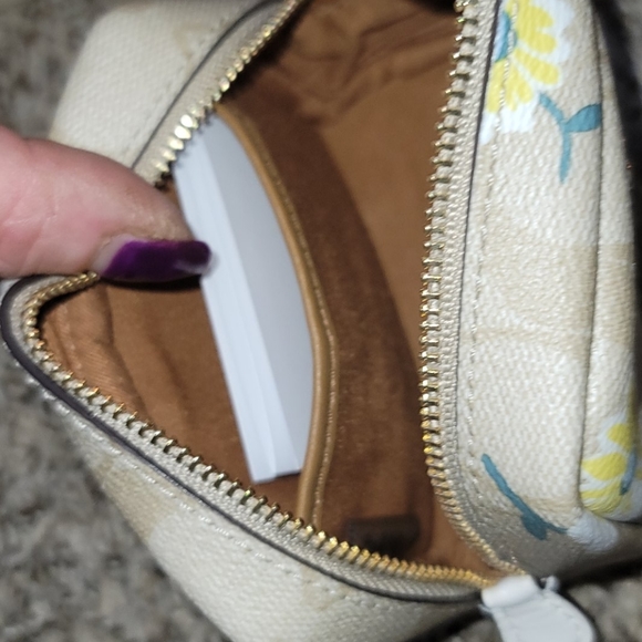 Coach hand held - Picture 2 of 3